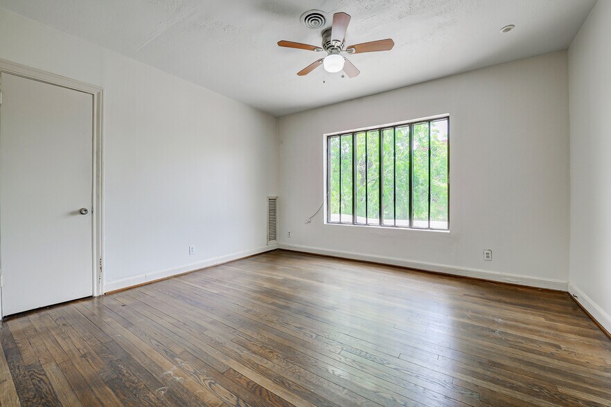 More Photos Of 2601 Prospect St, Houston Medical For Sale