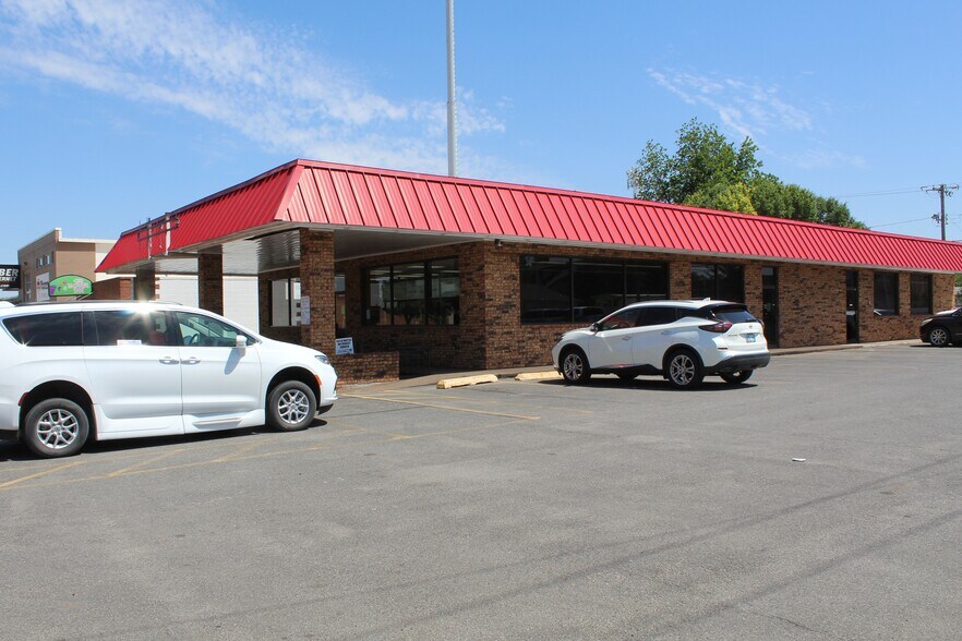 More Photos Of 1223 Main St, Woodward Fast Food For Sale