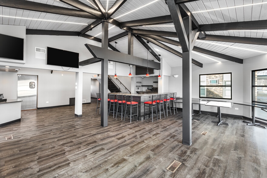 More Photos Of 9750 S Roberts Rd, Palos Hills Freestanding For Sale