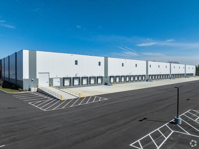 More Photos Of 1 Media Crossways, Woodbury Warehouse For Lease