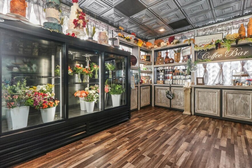 More Photos Of 210 Jan Howard Expy, West Plains Restaurant For Sale