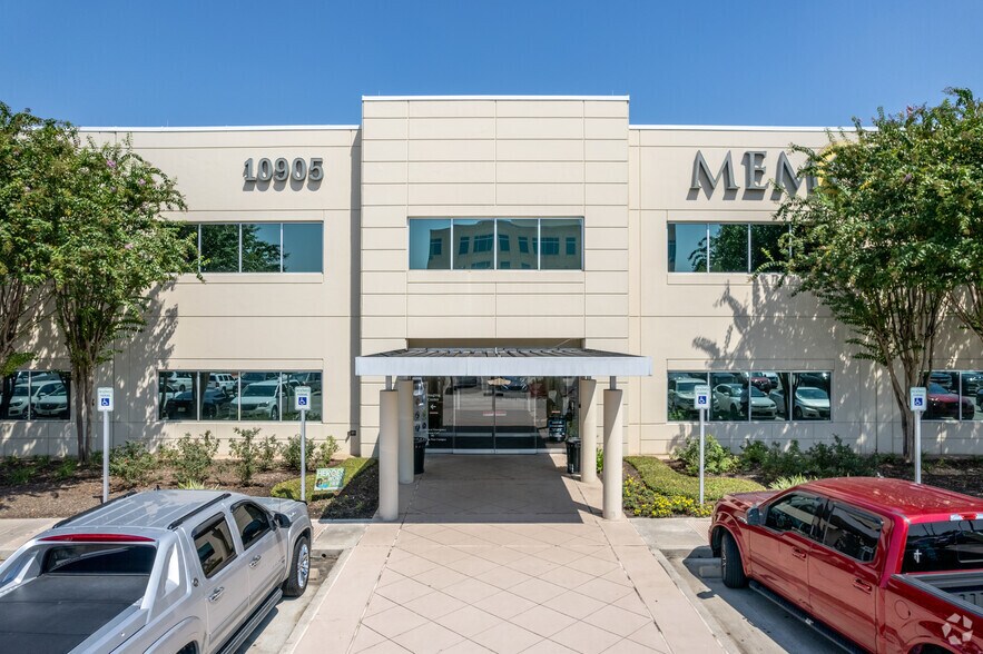 More Photos Of 10905 Memorial Hermann Dr, Pearland Medical For Lease