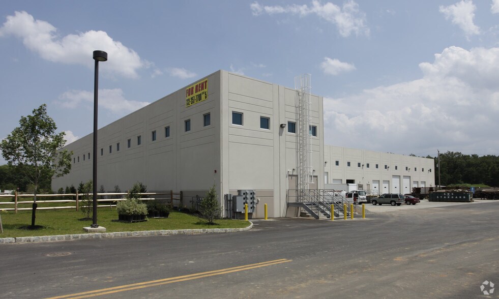More Photos Of 600 Hartle St, Sayreville Warehouse For Lease