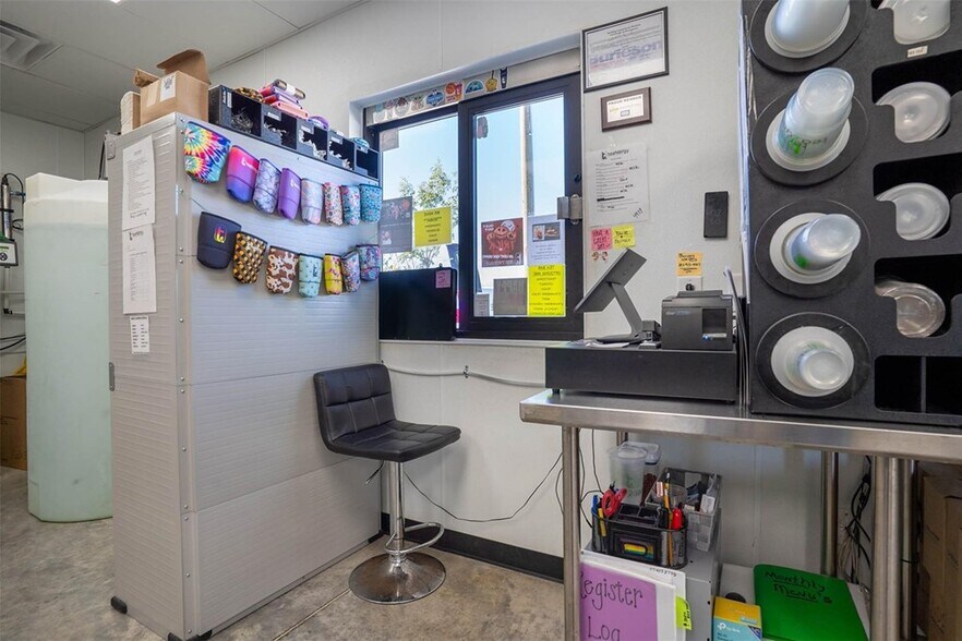 More Photos Of 330 NW John Jones Dr, Burleson Fast Food For Lease