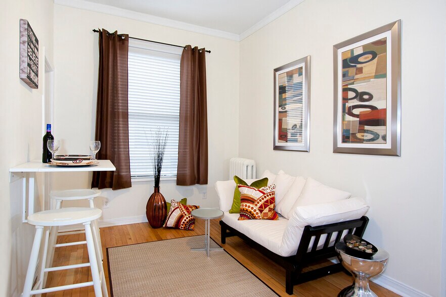 More Photos Of 2525 N Clark St, Chicago Apartments For Sale