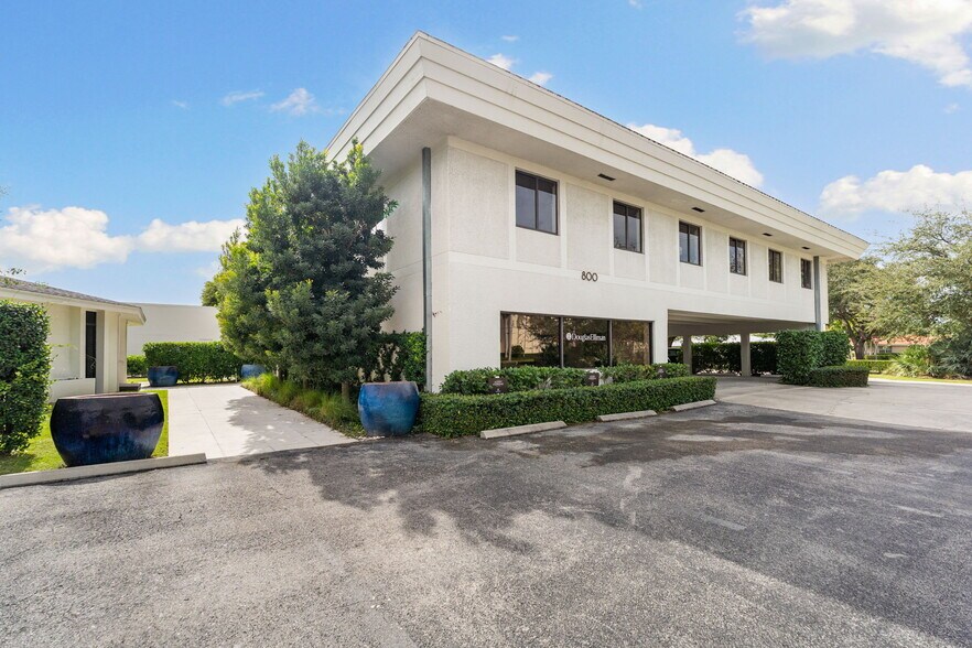 More Photos Of 800 Harbour Dr, Naples Office For Lease