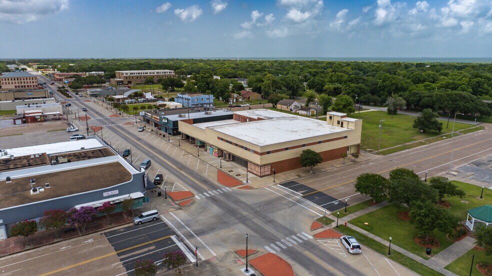 More Photos Of 502-514 6th St N, Texas City General Retail For Sale