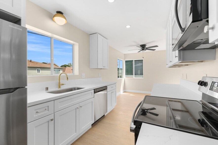 More Photos Of 3020 E 3rd St, Long Beach Apartments For Sale