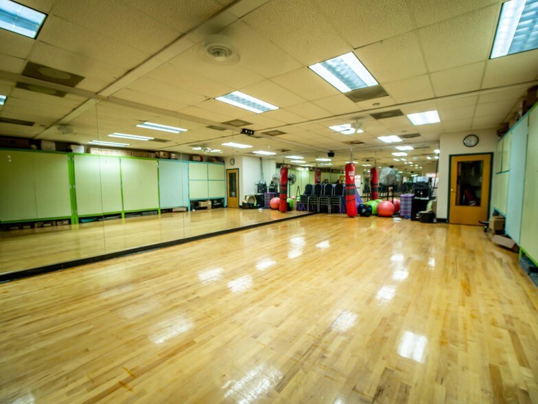 More Photos Of 754 Beaver Ruin Rd NW, Lilburn Freestanding For Lease