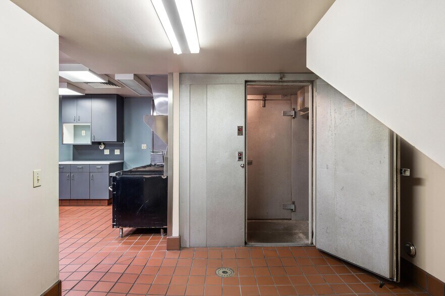 More Photos Of 465 Green St, San Francisco Storefront Retail Residential For Sale