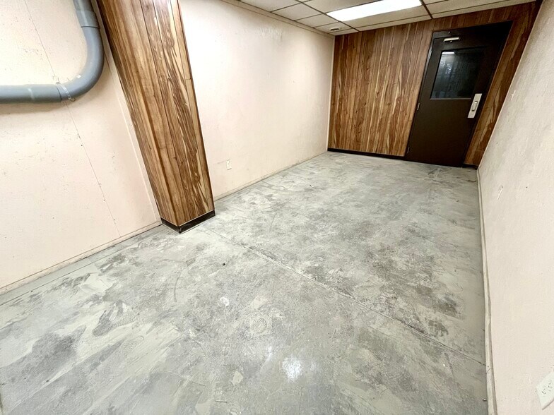 More Photos Of 103 S Acres St, Sikeston Distribution For Lease