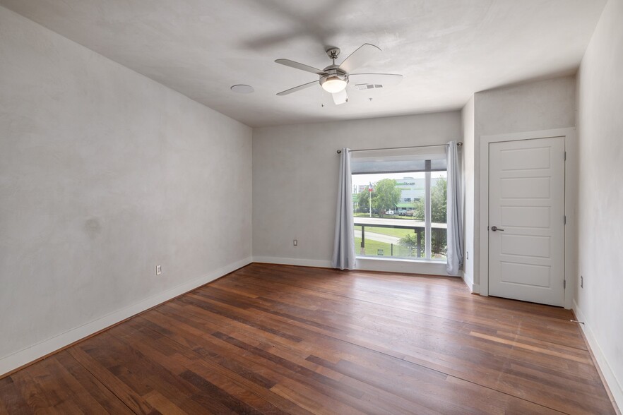 More Photos Of 6444 Burnet Rd, Austin Apartments For Sale