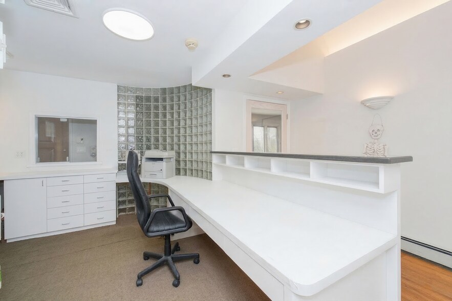 More Photos Of 107 Nelson Ave, Staten Island Office For Lease