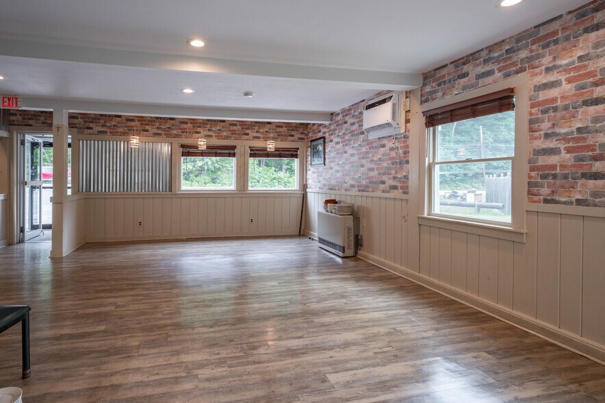 More Photos Of 944 Gibbons Hwy, Wilton Restaurant For Sale