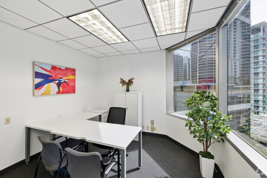 More Photos Of 1221 Brickell Ave, Miami Coworking Space