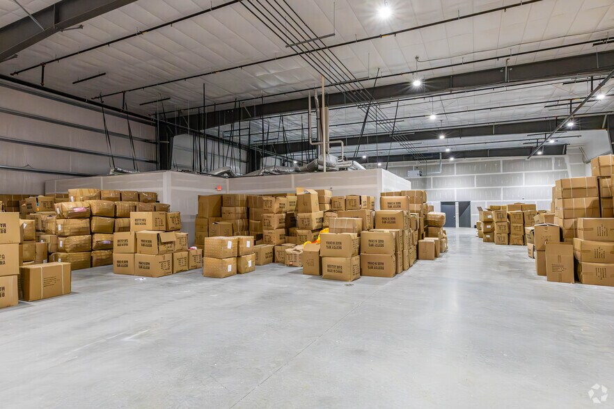 More Photos Of 1 Industrial Ct, Freehold Industrial For Lease