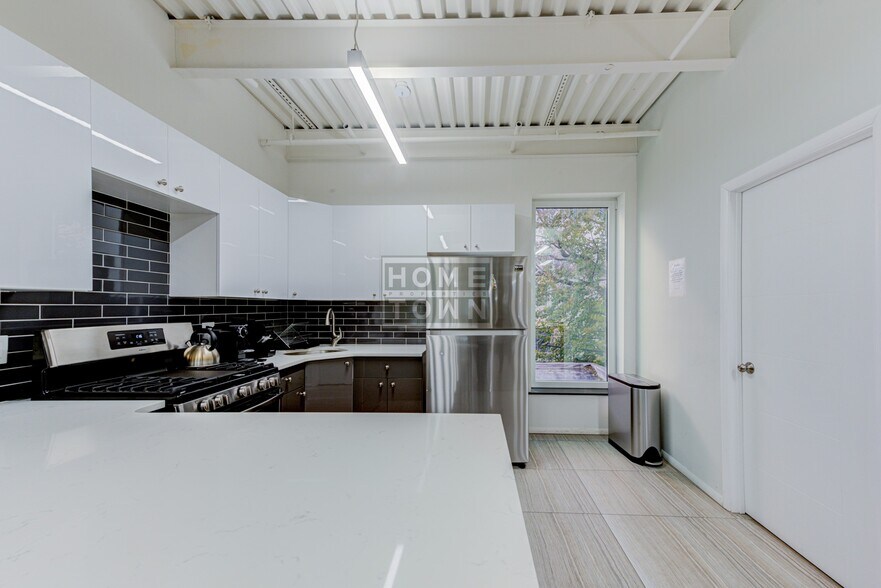 More Photos Of 264 49th St, Brooklyn Flex For Sale