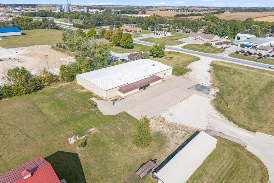 More Photos Of 1106 N 10th St, Winterset Flex For Sale