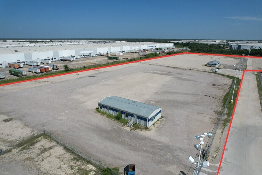 More Photos Of 1000 Fulghum Rd, Wilmer Land For Lease