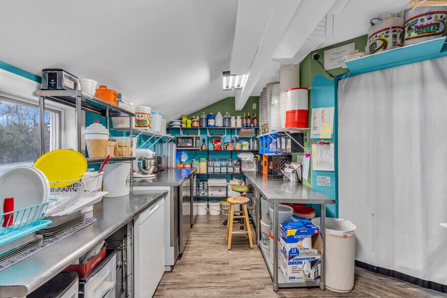 More Photos Of 59 N Main St, Manahawkin Freestanding For Sale