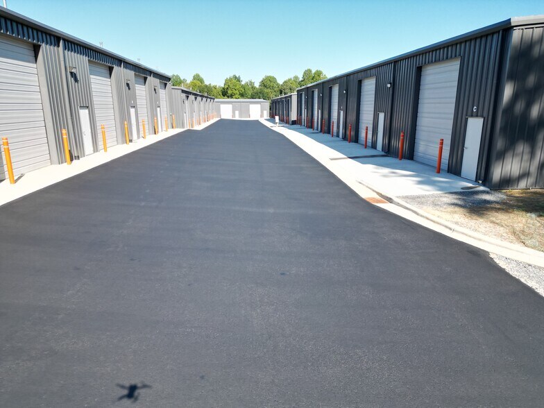 More Photos Of 1850 Chespark Dr, Gastonia Warehouse For Lease