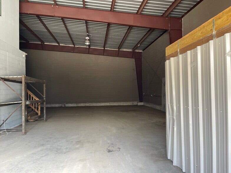 More Photos Of 7207 Navigation Blvd, Houston Flex For Sale