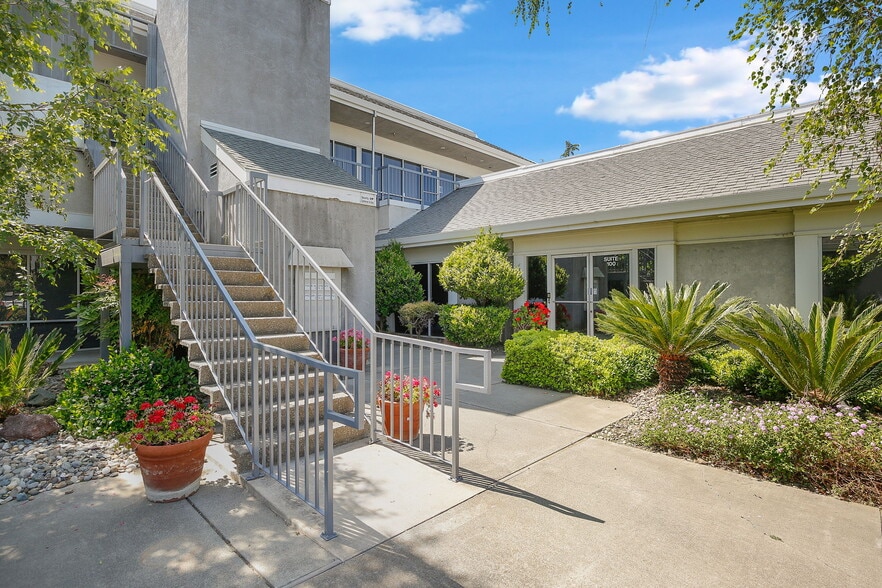 More Photos Of 250 W Main St, Woodland Office For Lease