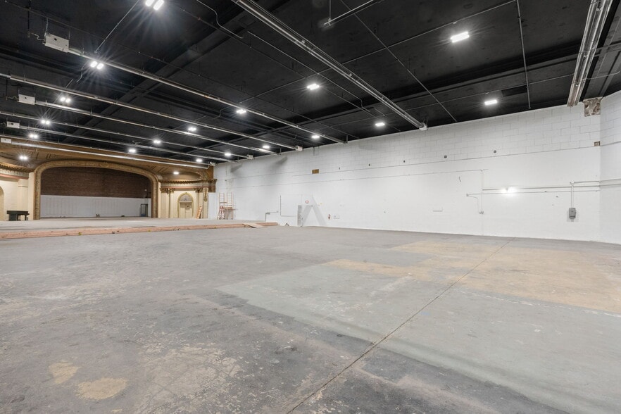 More Photos Of 323 Wall St, Kingston Theater Concert Hall For Lease