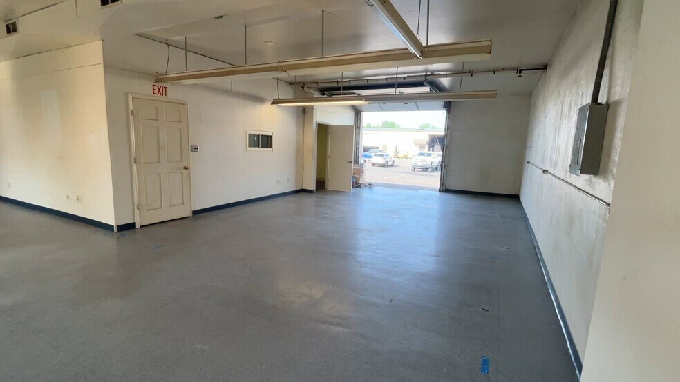 More Photos Of 418 Caredean Dr, Horsham Township Light Distribution For Lease