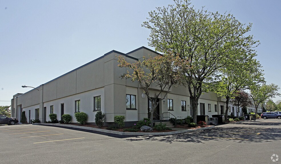 More Photos Of 150 New Boston St, Woburn Research And Development For Lease