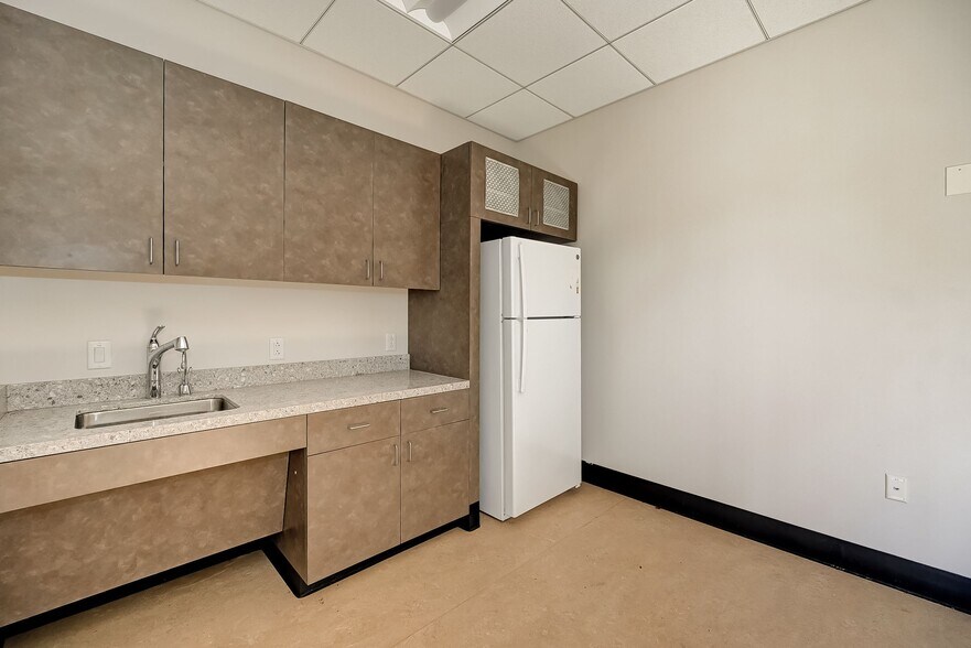 More Photos Of 310 Highway 6, Sugar Land Storefront Retail Office For Lease