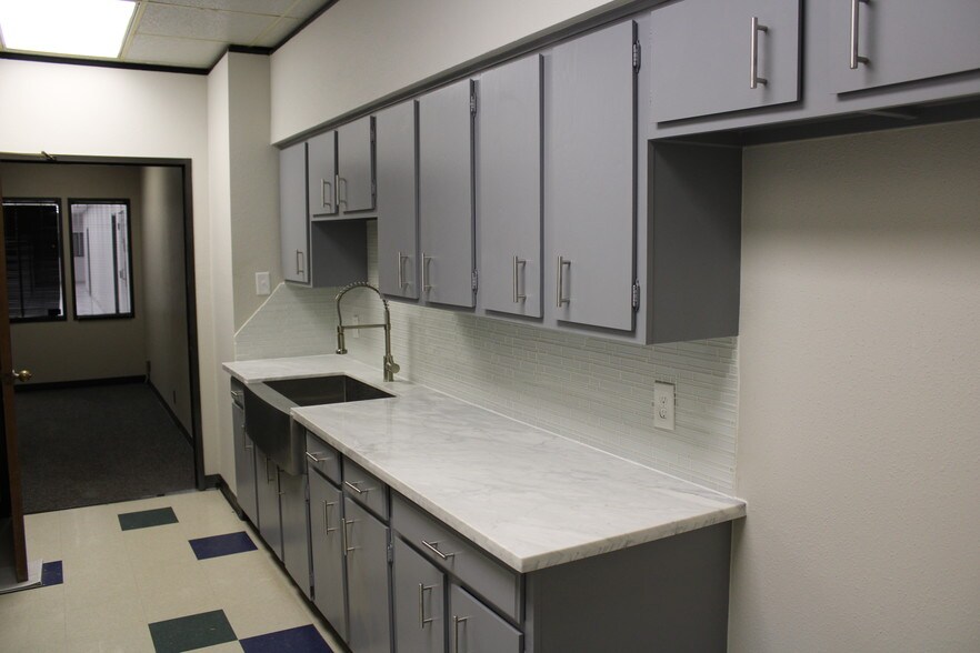 More Photos Of 3501 Turtle Creek Dr, Port Arthur Medical For Lease