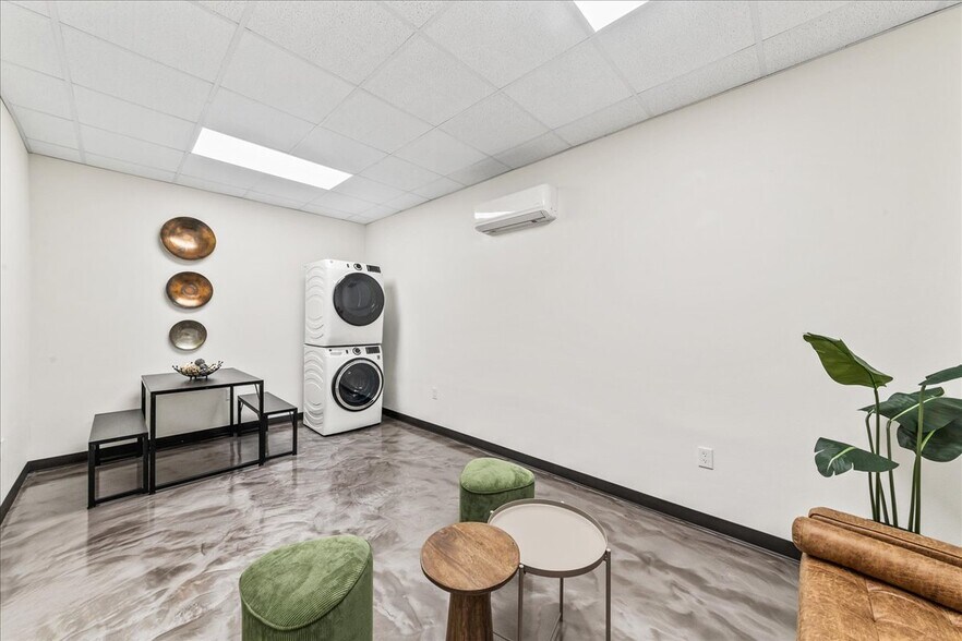 More Photos Of 566 Barton Blvd, Rockledge General Retail For Lease