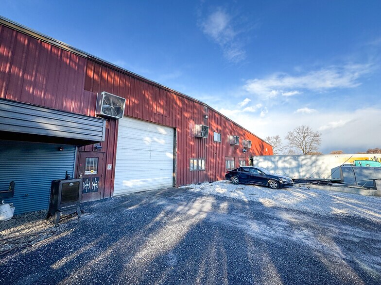 More Photos Of 823 Ferry Rd, Charlotte Industrial For Sale