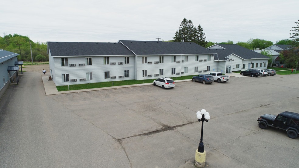 More Photos Of 960 2nd St NW, Aitkin Hotel For Sale