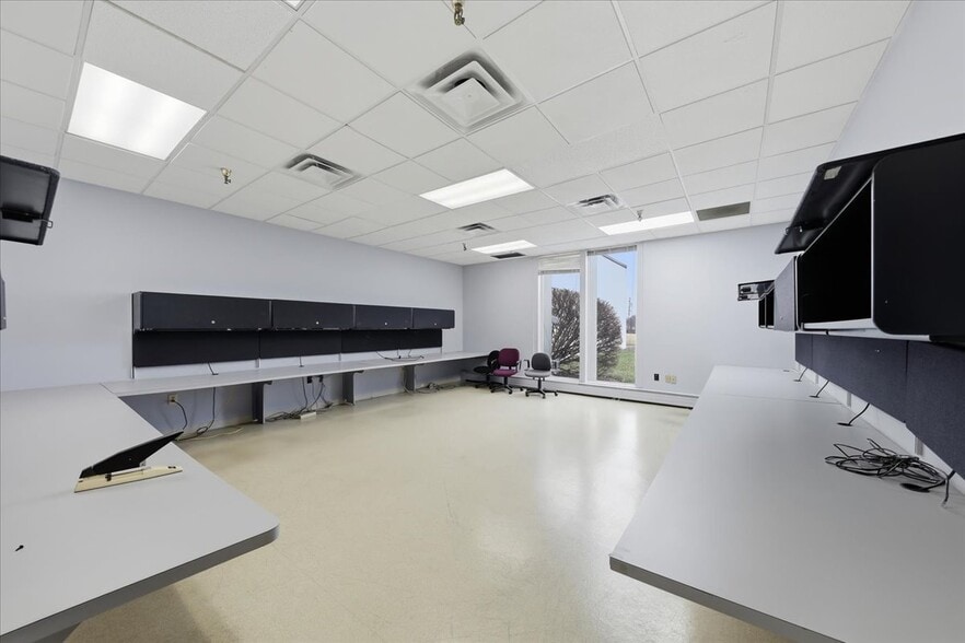 More Photos Of 440 Northland Blvd, Forest Park Manufacturing For Lease