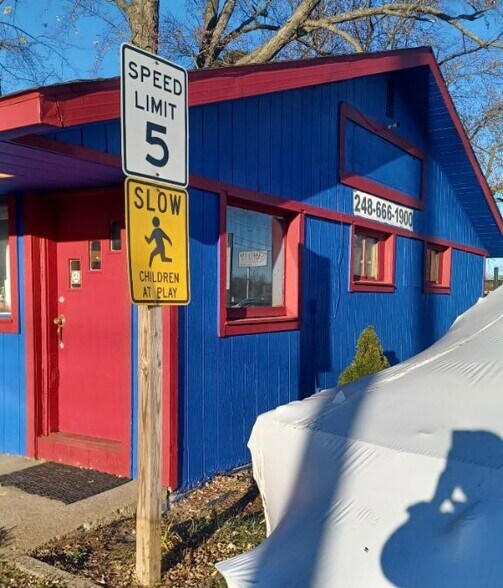 More Photos Of 8230 Highland Rd, White Lake Hotel For Sale