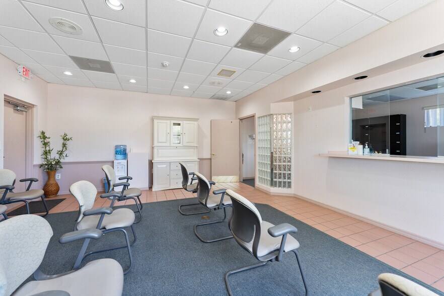 More Photos Of 3820 Tampa Rd, Palm Harbor Medical For Lease