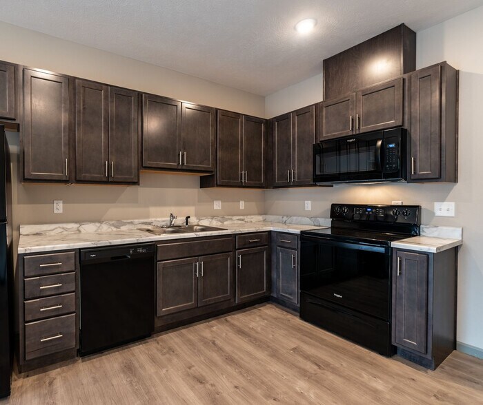 More Photos Of 106 E Greenbriar Dr, Nixa Apartments For Sale