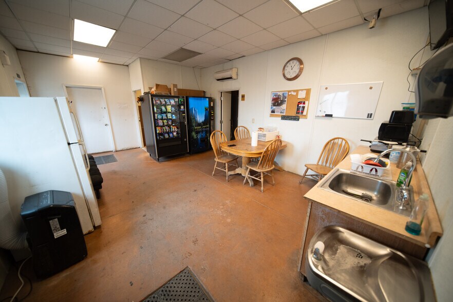 More Photos Of 501 11th St NE, Austin Carwash For Sale