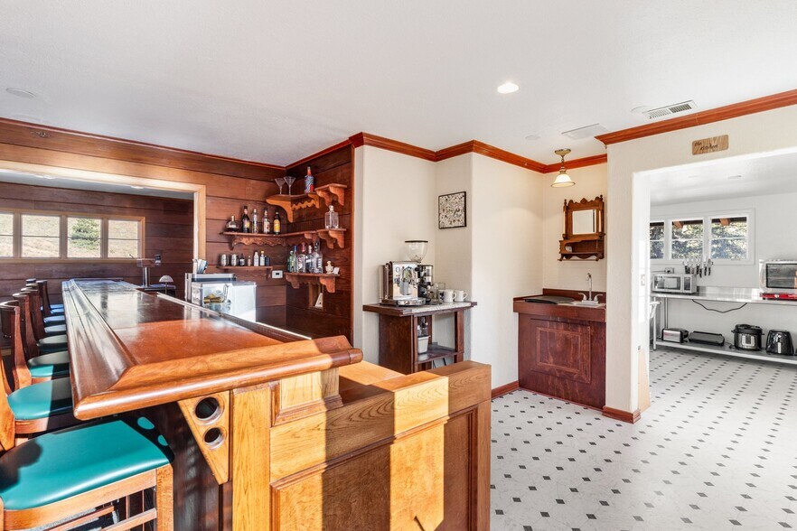 More Photos Of 8455 W US Highway 24, Cascade Freestanding For Sale