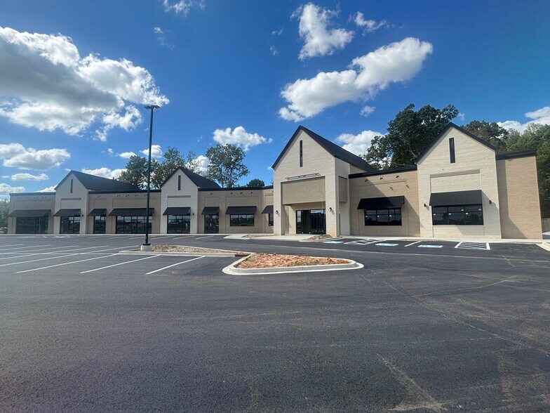 More Photos Of 17 Colonnade Blvd, Jackson Storefront For Lease