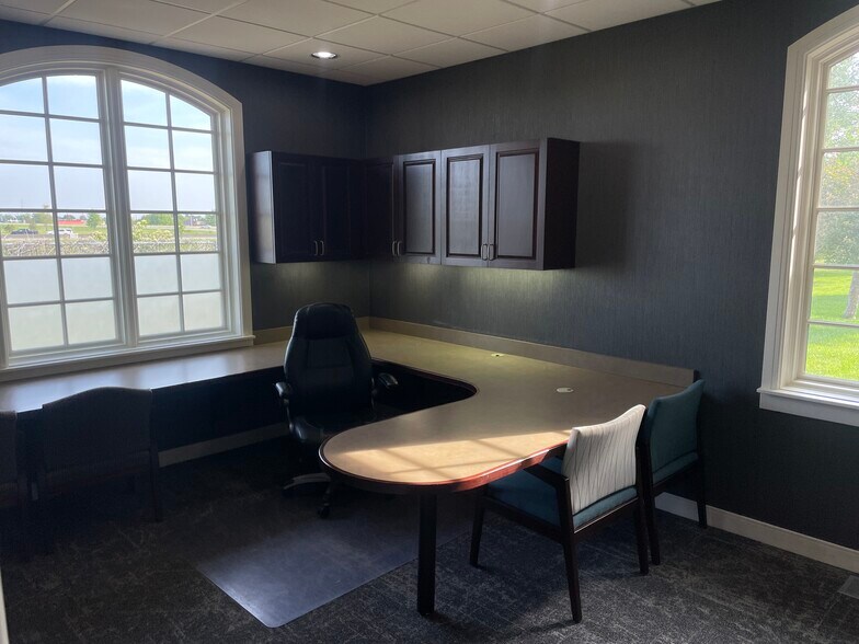 More Photos Of 8501 Plum Dr, Urbandale Medical For Sale