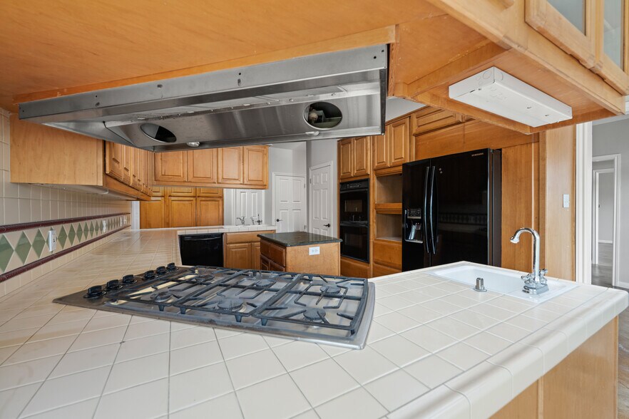 More Photos Of 19019 TX-71, Spicewood Office Residential For Sale
