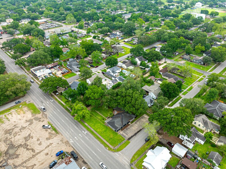 More Photos Of 1105 San Jacinto St, Rosenberg Office For Sale