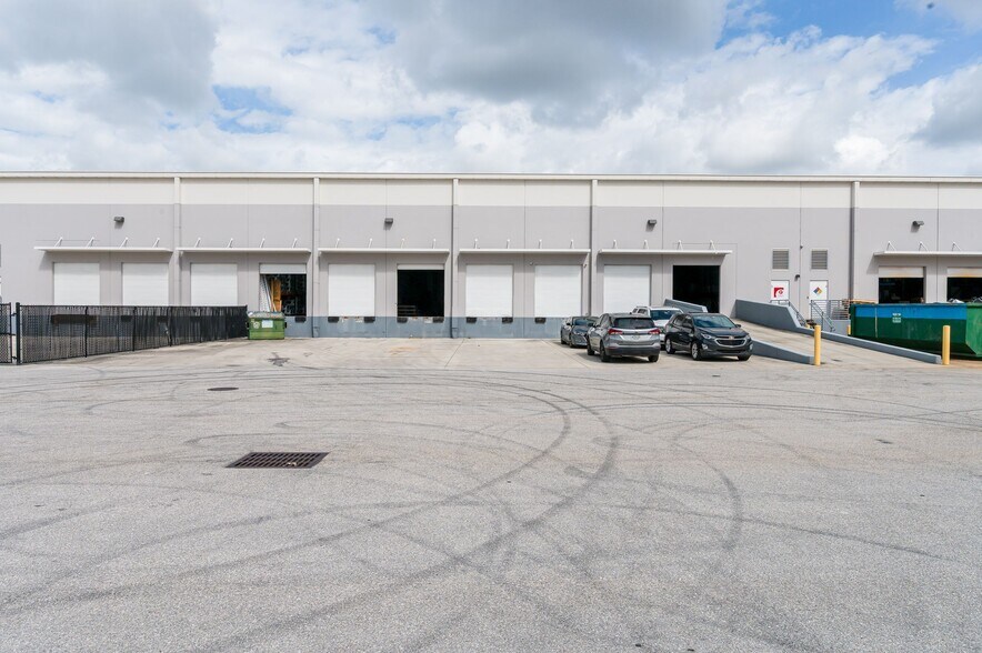 More Photos Of 475 N Cleary Rd, West Palm Beach Warehouse For Lease