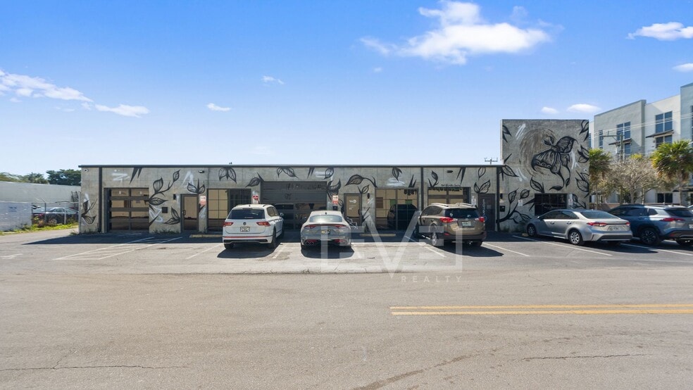 More Photos Of 3472 NE 5th Ave, Oakland Park Showroom For Lease