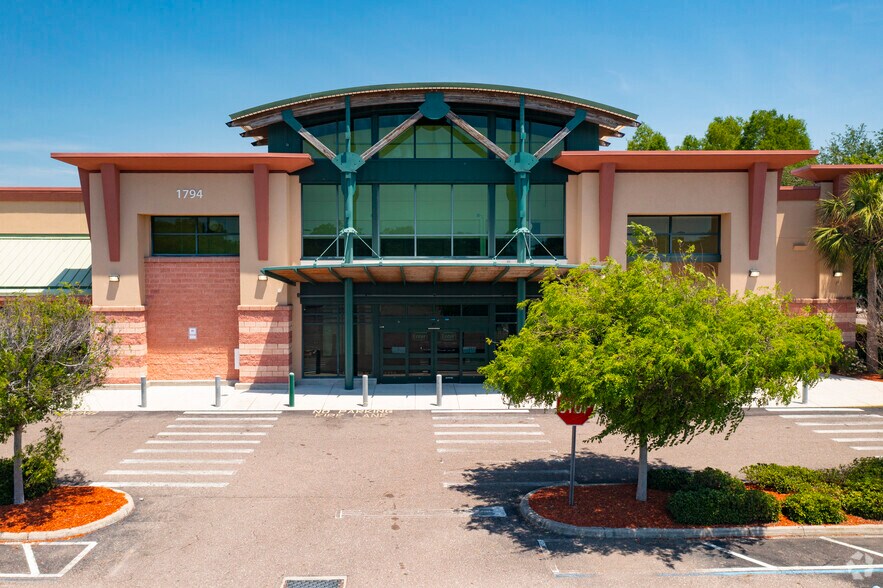 More Photos Of 1794 22nd St S, Saint Petersburg Supermarket For Lease