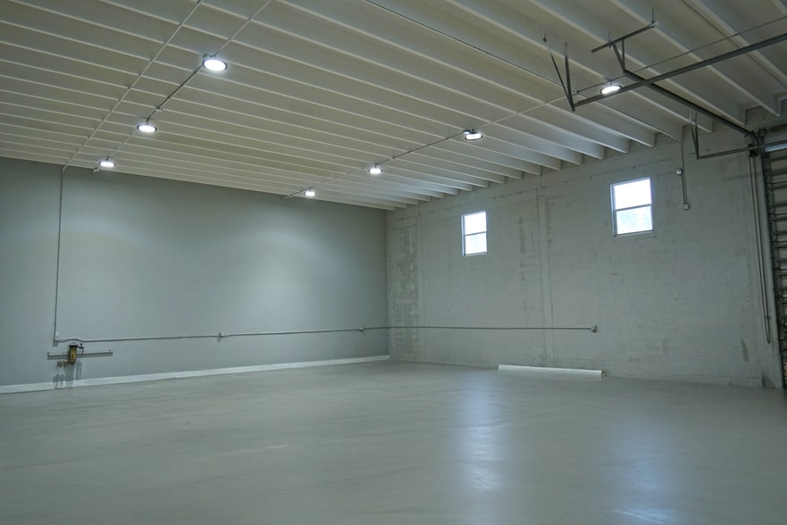 More Photos Of 821 27th St, West Palm Beach Warehouse For Lease