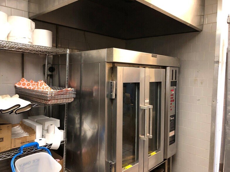 More Photos Of 2-4 Mill Ridge Rd, Danbury Freestanding For Lease